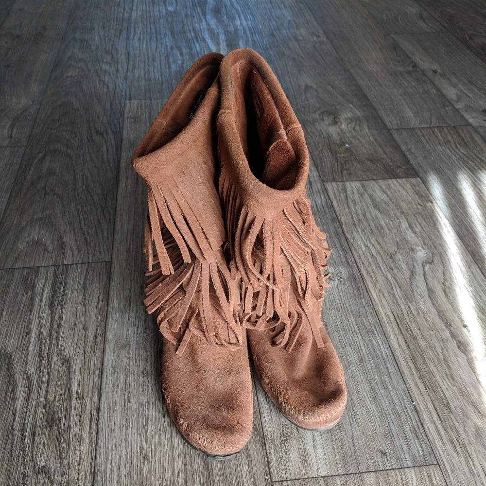 Minnetonka 3 layer fringe boots sz 9